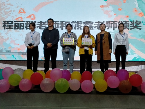 1026-3程丽群院长为五星级文明寝室颁奖